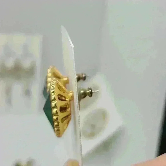 Vintage Gold-toned green red  gemstone earrings - Picture 8 of 12